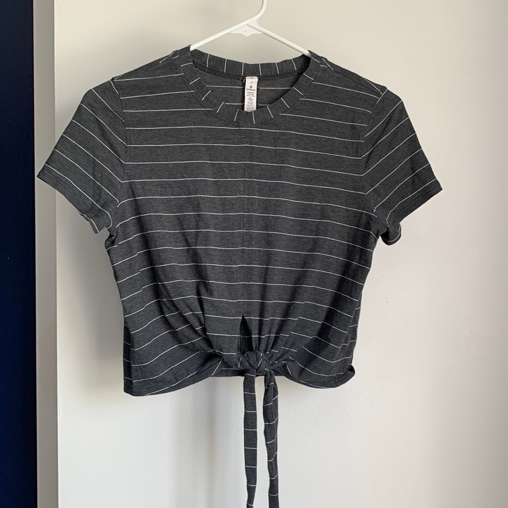 LULULEMON Gray Striped Time To Restore Top size 2 - Picture 2 of 5